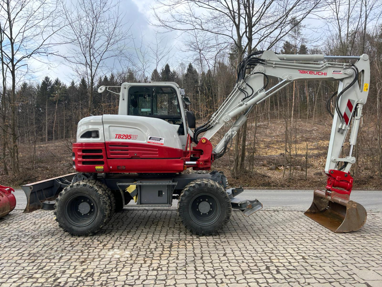 TAKEUCHI TB 295 W - מחפר גלגלים: תמונה 2 TAKEUCHI TB 295 W - מחפר גלגלים: תמונה 2