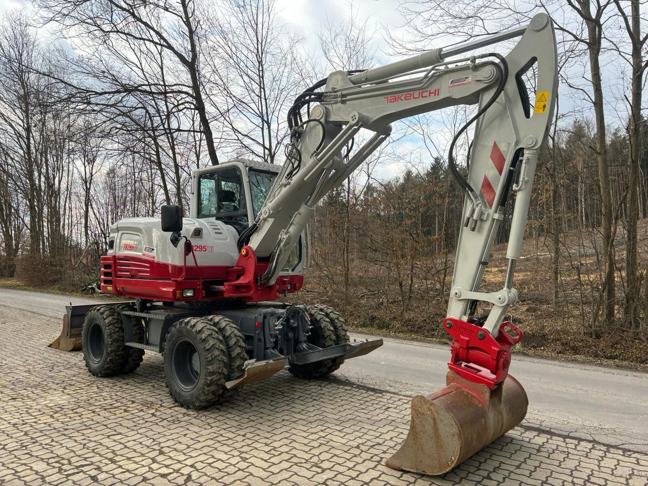 TAKEUCHI TB 295 W - מחפר גלגלים: תמונה 4 TAKEUCHI TB 295 W - מחפר גלגלים: תמונה 4