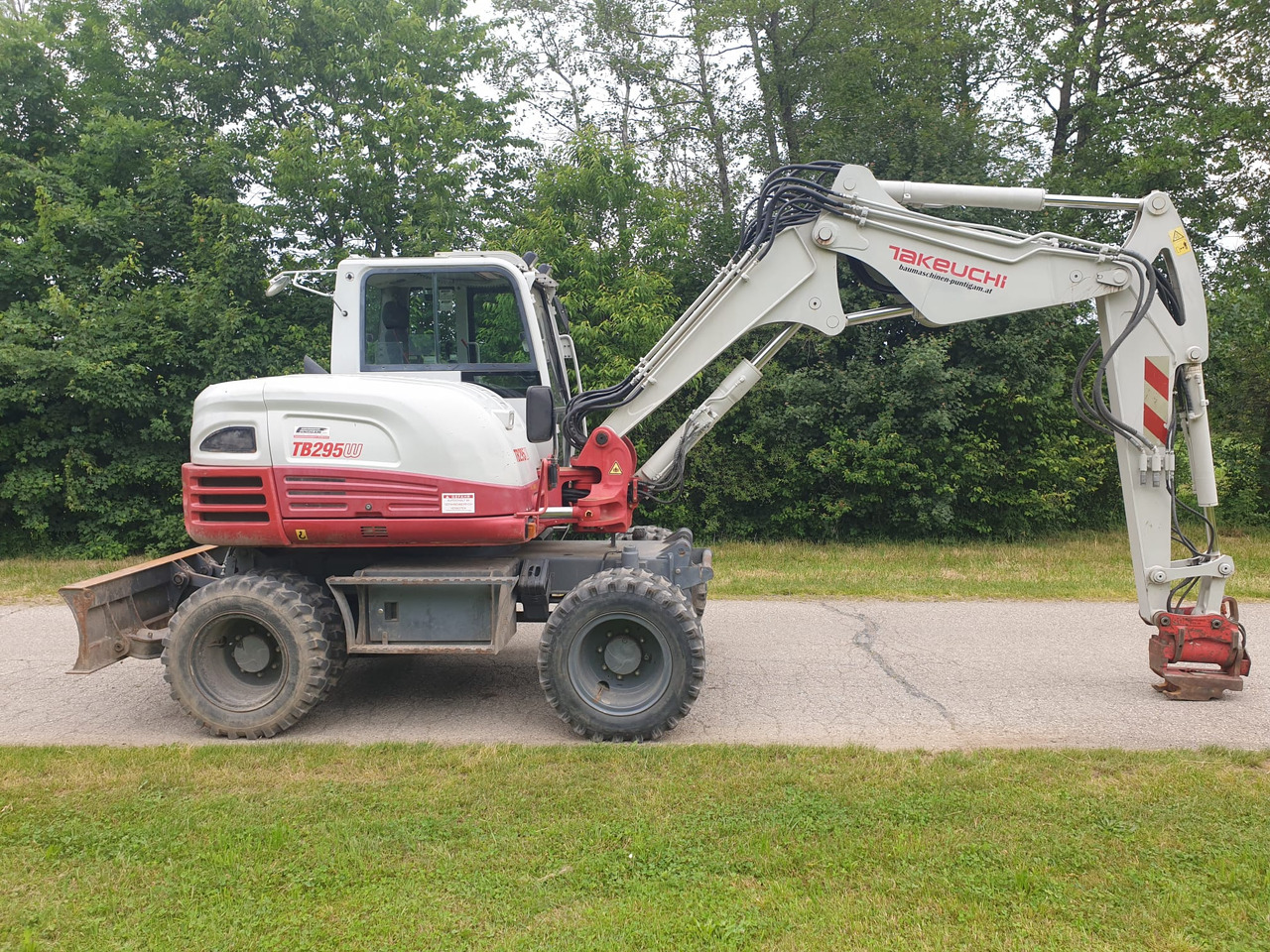 TAKEUCHI TB 295W - מחפר גלגלים: תמונה 2 TAKEUCHI TB 295W - מחפר גלגלים: תמונה 2