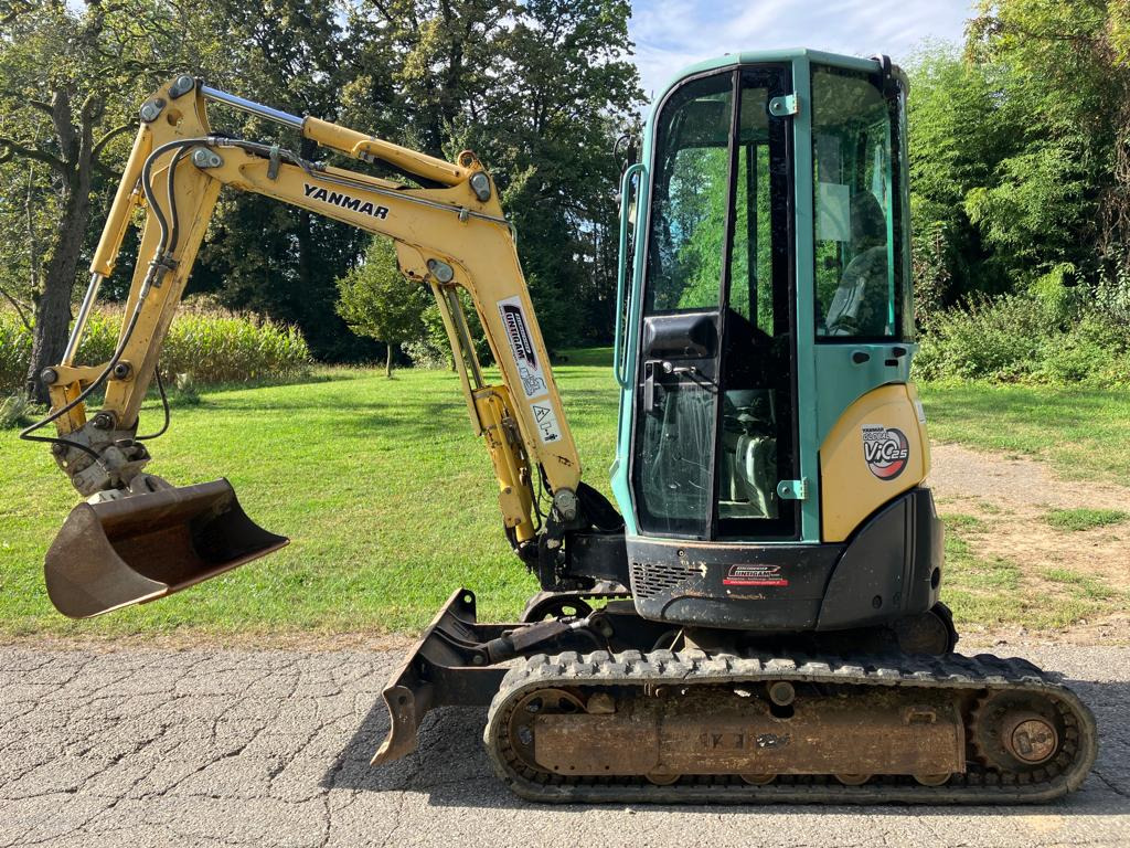 YANMAR VIO 25-4 - מיני מחפר: תמונה 1 YANMAR VIO 25-4 - מיני מחפר: תמונה 1