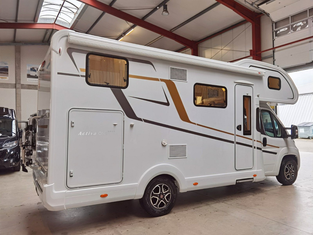 Eura Mobil ACTIVA ONE 690 HB / 180PS-40H MAXI/ PANORAMADACH - רכב ממונע Alcove: תמונה 4 Eura Mobil ACTIVA ONE 690 HB / 180PS-40H MAXI/ PANORAMADACH - רכב ממונע Alcove: תמונה 4