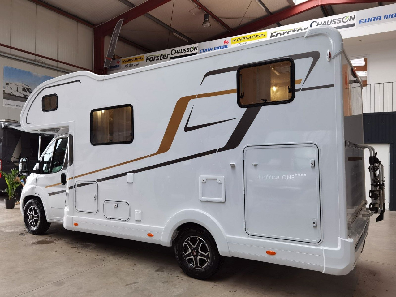 Eura Mobil ACTIVA ONE 690 HB / 180PS-40H MAXI/ PANORAMADACH - רכב ממונע Alcove: תמונה 5 Eura Mobil ACTIVA ONE 690 HB / 180PS-40H MAXI/ PANORAMADACH - רכב ממונע Alcove: תמונה 5