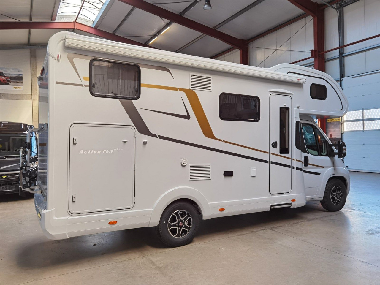 Eura Mobil ACTIVA ONE 690 HB / 180PS-9G AUTOMATIK -40H MAXI - רכב ממונע Alcove: תמונה 4 Eura Mobil ACTIVA ONE 690 HB / 180PS-9G AUTOMATIK -40H MAXI - רכב ממונע Alcove: תמונה 4