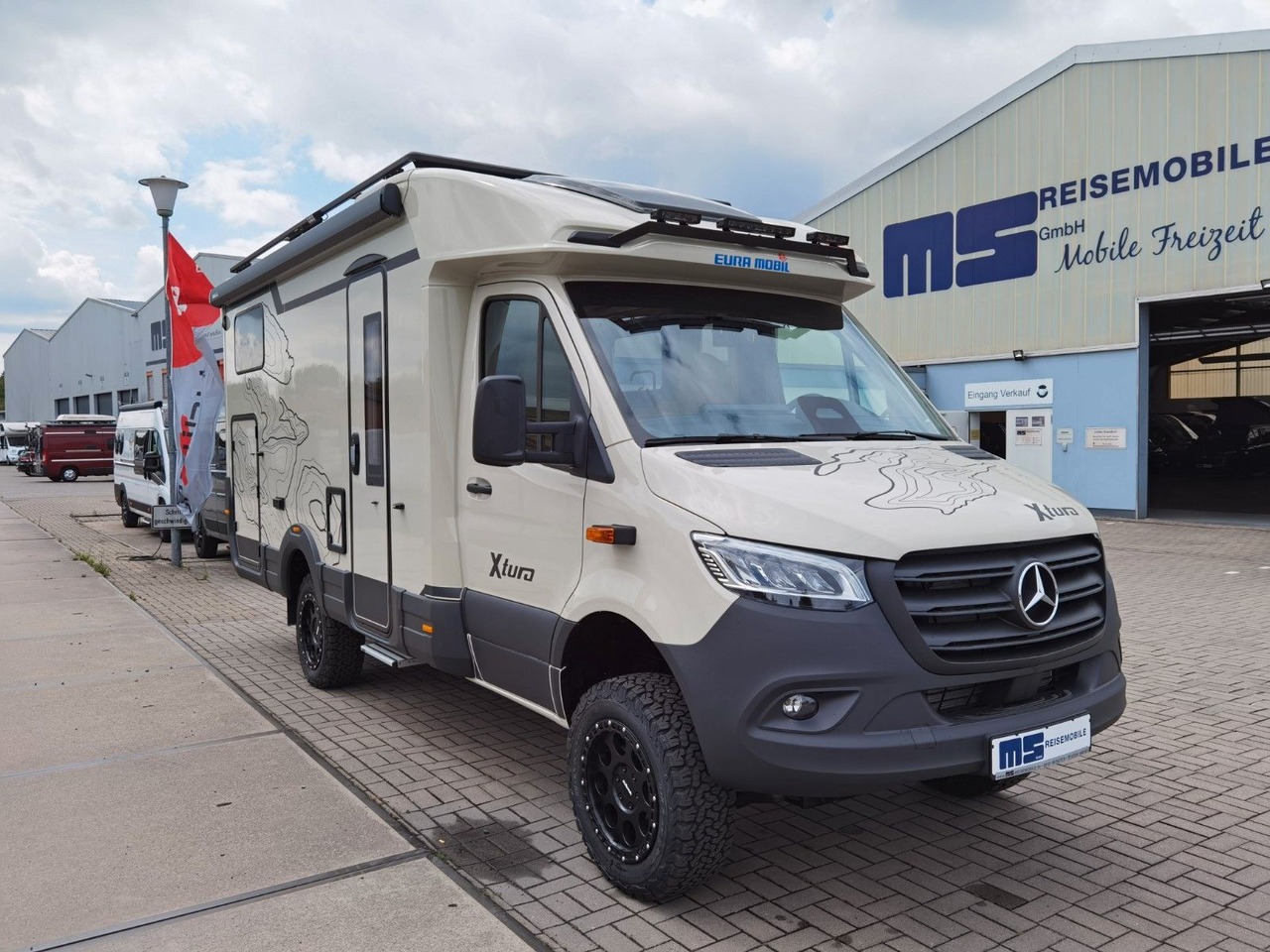 רכב ממונע חצי-משולב Eura Mobil XTURA 686 EF / MODELL 2025 / 4x4- FERNREISEMOBIL: תמונה 9