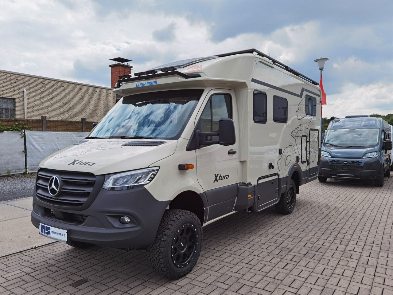 רכב ממונע חצי-משולב Eura Mobil XTURA 686 EF / MODELL 2025 / 4x4- FERNREISEMOBIL: תמונה 8