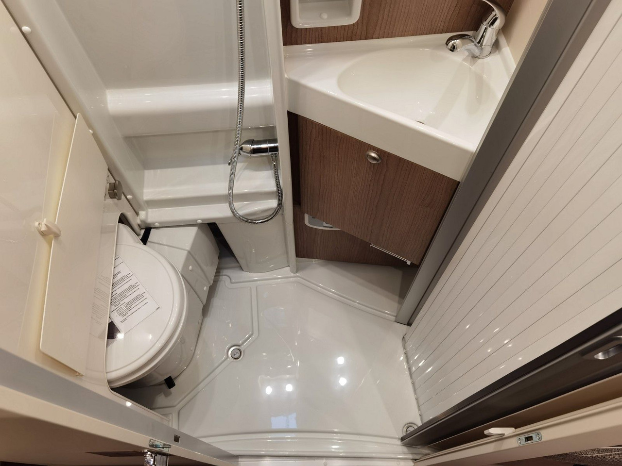 מוטורהום Malibu VAN DIVERSITY GT- 640 LE K /NAVIGATION & KEYLESS: תמונה 21 מוטורהום Malibu VAN DIVERSITY GT- 640 LE K /NAVIGATION & KEYLESS: תמונה 21