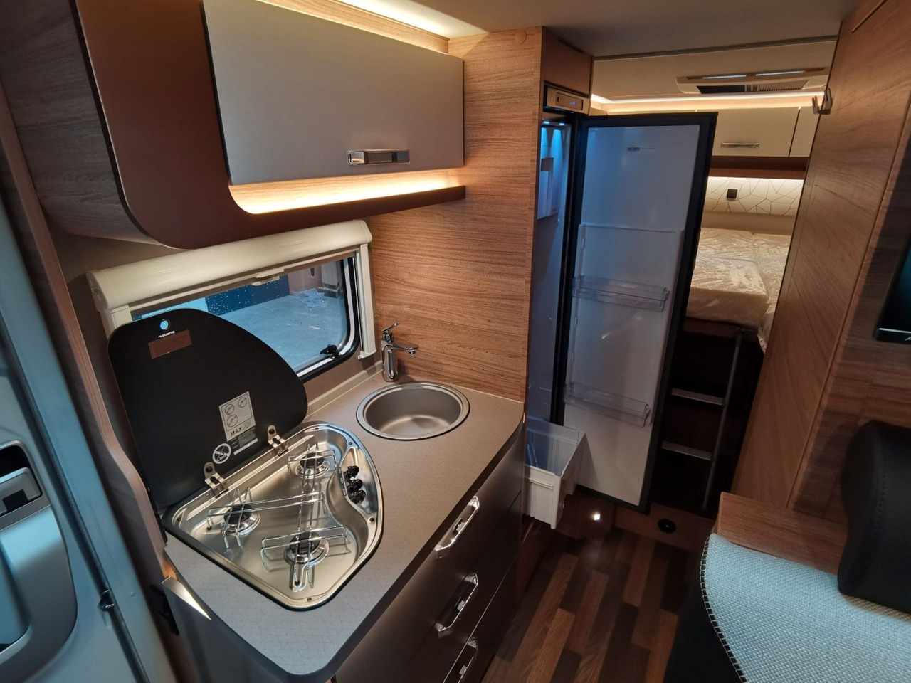 רכב ממונע חצי-משולב Weinsberg CARACOMPACT 600 MEG EDITION-PEPPER/ EINZELBETTEN: תמונה 13