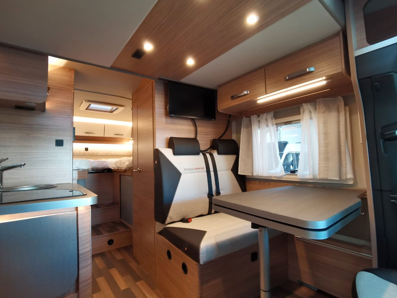 רכב ממונע חצי-משולב Weinsberg CARACOMPACT SUITE 640 MEG PEPPER / - MODELL 2025: תמונה 13