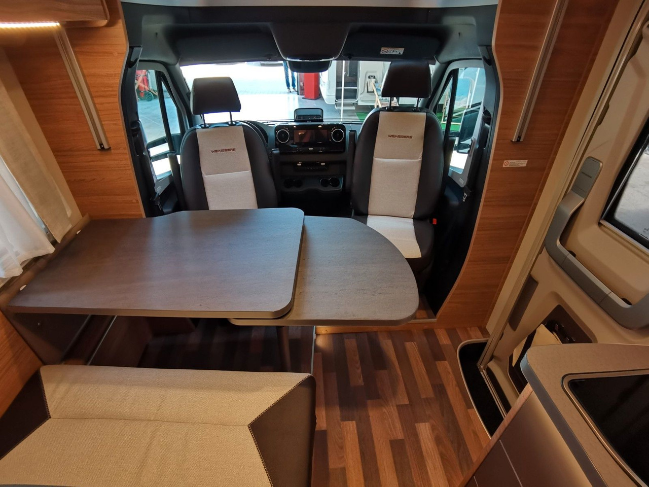 רכב ממונע חצי-משולב Weinsberg CARACOMPACT SUITE 640 MEG PEPPER / - MODELL 2025: תמונה 12