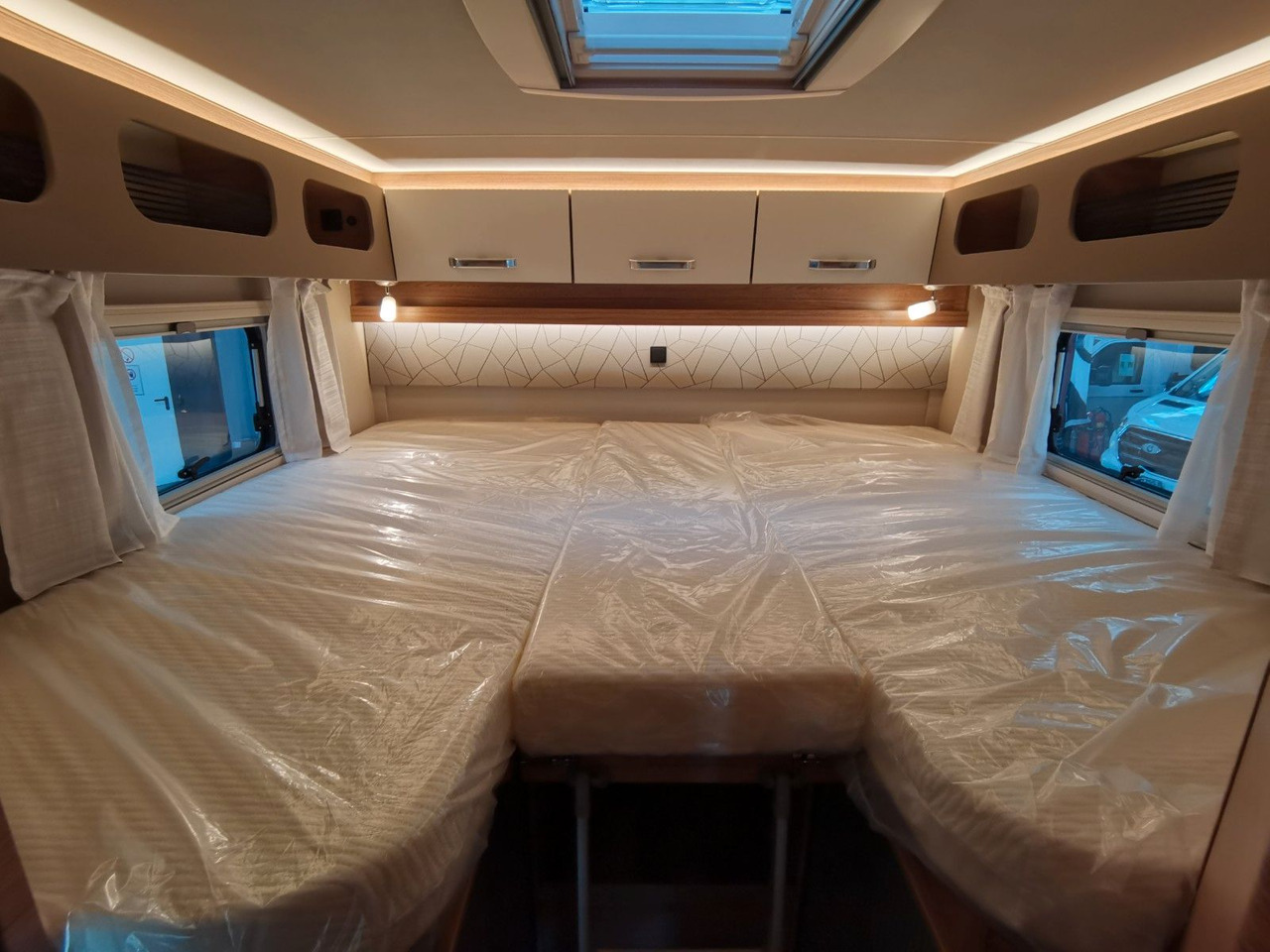 רכב ממונע חצי-משולב Weinsberg CARACOMPACT SUITE 640 MEG PEPPER / - MODELL 2025: תמונה 18