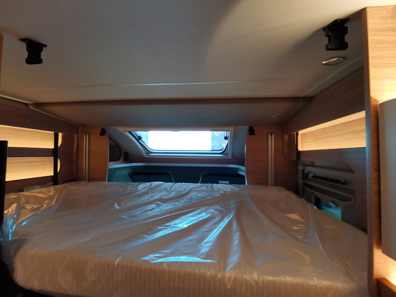 רכב ממונע חצי-משולב Weinsberg CARACOMPACT SUITE 640 MEG PEPPER / - MODELL 2025: תמונה 19