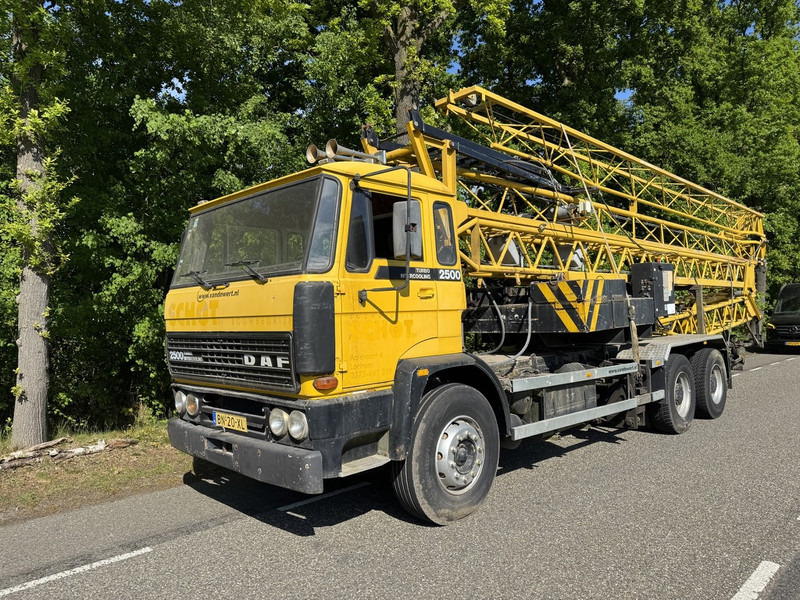 DAF 2500 - עגורן נייד: תמונה 1 DAF 2500 - עגורן נייד: תמונה 1