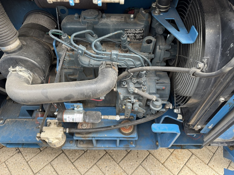 מעלית מספריים Genie GS 2669 RT  Hoogwerker / Arbeitsbuhne 10mtr werkhoogte 4x4 kubota DIESEL 2013: תמונה 10