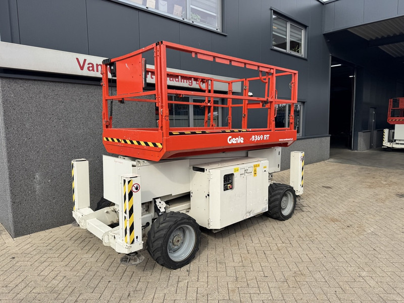 Genie GS 3369 RT Hoogwerker / Arbeitsbuhne 12mtr werkhoogte 4x4 Kubota DIESEL 2013 - מעלית מספריים: תמונה 2 Genie GS 3369 RT Hoogwerker / Arbeitsbuhne 12mtr werkhoogte 4x4 Kubota DIESEL 2013 - מעלית מספריים: תמונה 2