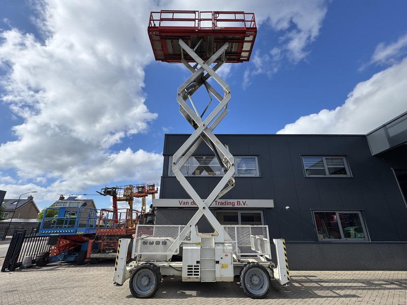 מעלית מספריים Genie GS 3390 RT  Schaarhoogwerker / Scissor Lift / Arbeitsbuhne 12mtr werkhoogte 4x4 Deutz DIESEL 2013: תמונה 9