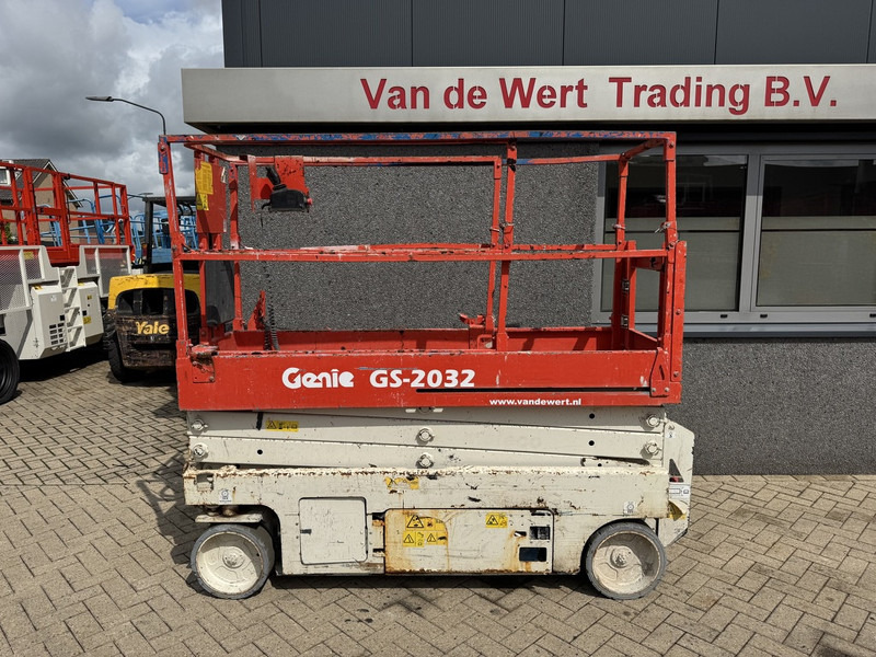 Genie GS2032 schaarlift schaar hoogwerker 2011 uur 8mtr werkhoogte - מעלית מספריים: תמונה 1 Genie GS2032 schaarlift schaar hoogwerker 2011 uur 8mtr werkhoogte - מעלית מספריים: תמונה 1