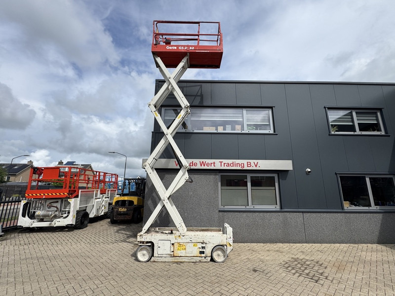 Genie GS2032 schaarlift schaar hoogwerker 2011 uur 8mtr werkhoogte - מעלית מספריים: תמונה 5 Genie GS2032 schaarlift schaar hoogwerker 2011 uur 8mtr werkhoogte - מעלית מספריים: תמונה 5