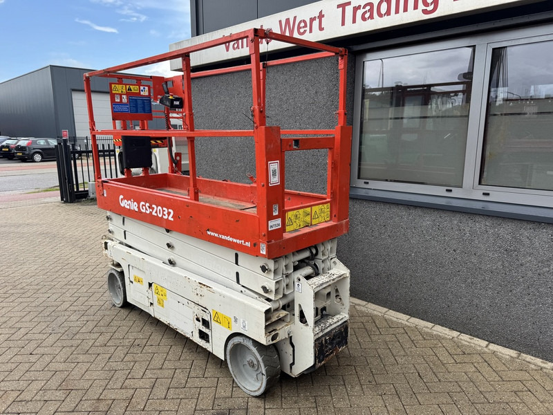 Genie GS2032 schaarlift schaar hoogwerker 2013 uur 8mtr werkhoogte - מעלית מספריים: תמונה 4 Genie GS2032 schaarlift schaar hoogwerker 2013 uur 8mtr werkhoogte - מעלית מספריים: תמונה 4