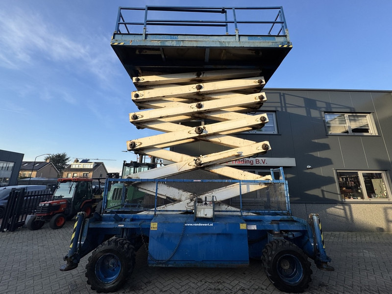 Holland lift Combistar B-195DL25 Schaarhoogwerker 22M Werkhoogte Hatz Diesel 4X4 2003 - מעלית מספריים: תמונה 4 Holland lift Combistar B-195DL25 Schaarhoogwerker 22M Werkhoogte Hatz Diesel 4X4 2003 - מעלית מספריים: תמונה 4