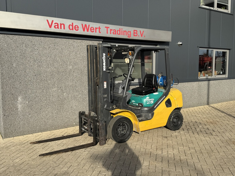 Komatsu FG25HT-16R Triplo 470 Freelift / Sideshift / Vorkversteller LPG 2008 - מלגזת LPG: תמונה 3 Komatsu FG25HT-16R Triplo 470 Freelift / Sideshift / Vorkversteller LPG 2008 - מלגזת LPG: תמונה 3