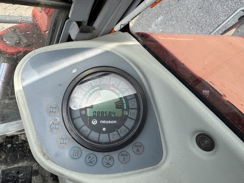 עגורן נייד Neuson 9503 WD Mobiele Kraan 2009 Palletvork, Stenenklem, 2x Bak 8860hours Deutz Diesel: תמונה 11