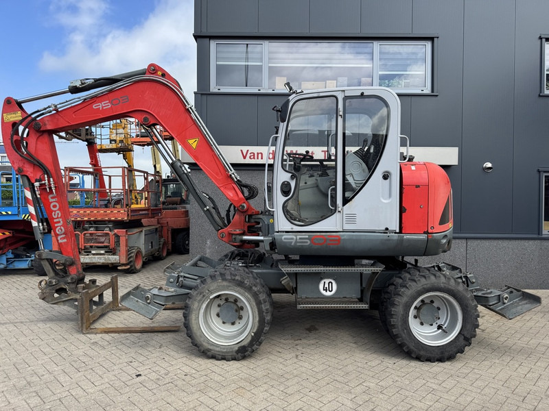 Neuson 9503 WD Mobiele Kraan 2009 Palletvork, Stenenklem, 2x Bak 8860hours Deutz Diesel - עגורן נייד: תמונה 1 Neuson 9503 WD Mobiele Kraan 2009 Palletvork, Stenenklem, 2x Bak 8860hours Deutz Diesel - עגורן נייד: תמונה 1