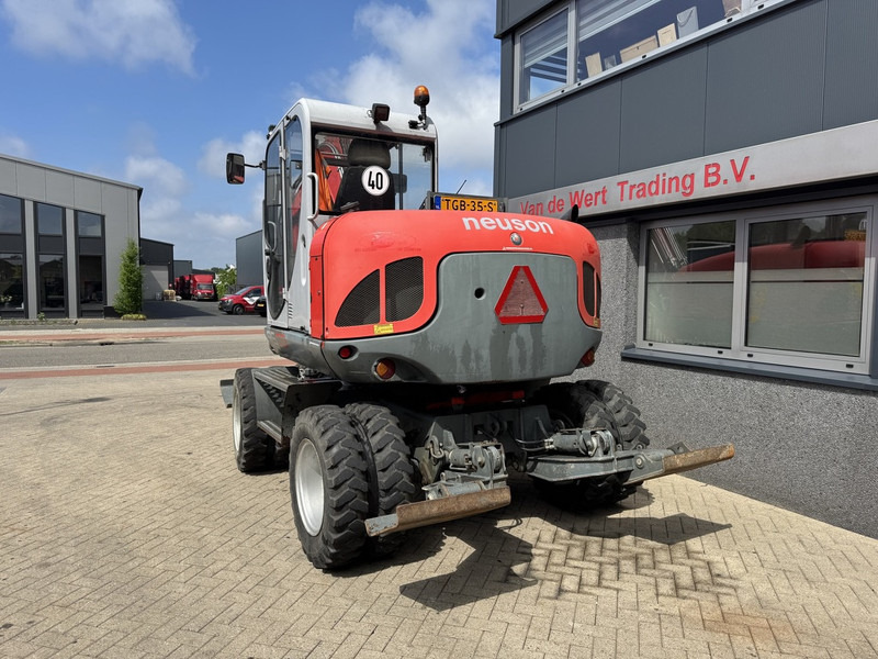 Neuson 9503 WD Mobiele Kraan 2009 Palletvork, Stenenklem, 2x Bak 8860hours Deutz Diesel - עגורן נייד: תמונה 4 Neuson 9503 WD Mobiele Kraan 2009 Palletvork, Stenenklem, 2x Bak 8860hours Deutz Diesel - עגורן נייד: תמונה 4