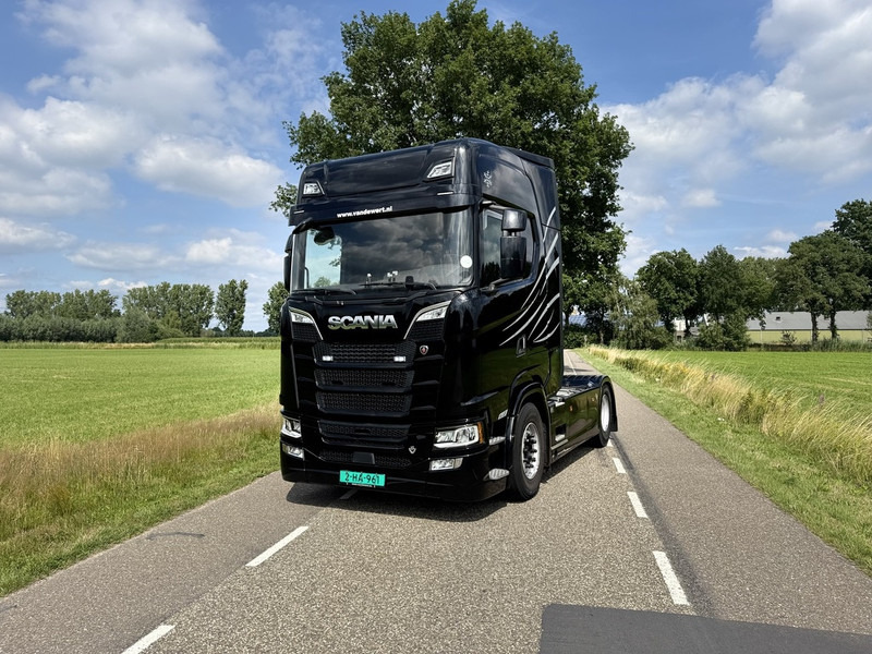 Scania S520 V8 4x2 Full Air - Automaat - Retarder - Euro 6 - I Park Cool - 2018 - Exhaust Pipe - TUV 02-2026 - יחידת טרקטור: תמונה 1 Scania S520 V8 4x2 Full Air - Automaat - Retarder - Euro 6 - I Park Cool - 2018 - Exhaust Pipe - TUV 02-2026 - יחידת טרקטור: תמונה 1