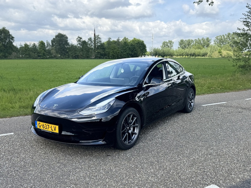 Tesla Model 3 - סדאן: תמונה 2 Tesla Model 3 - סדאן: תמונה 2