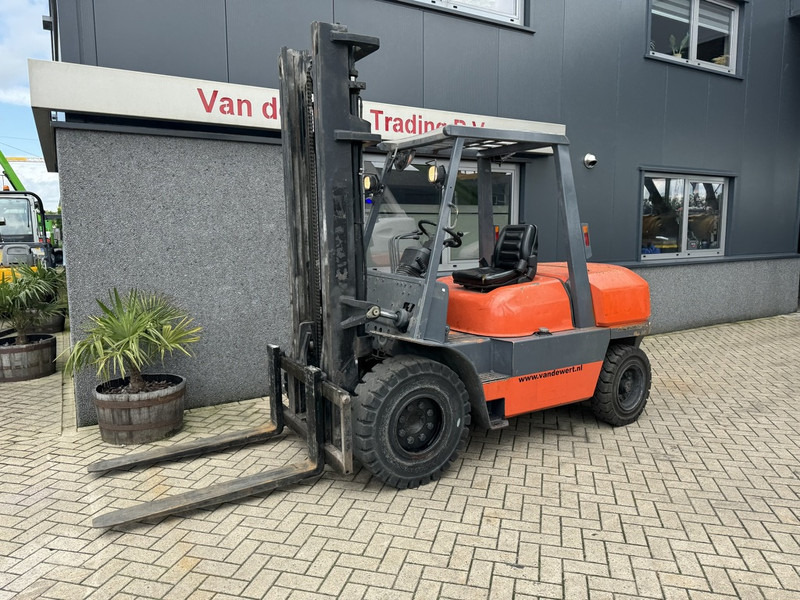 Toyota 02-6 FD 40 - מלגזת סולר: תמונה 2 Toyota 02-6 FD 40 - מלגזת סולר: תמונה 2