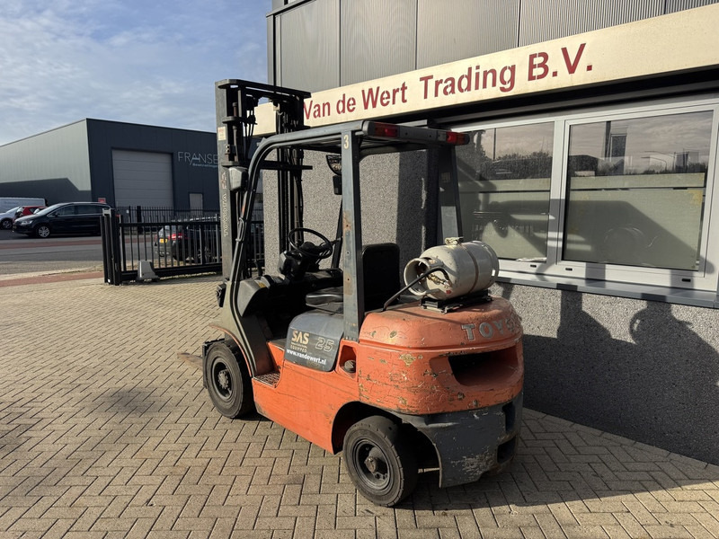 Toyota 42-7FGF25 duplo 400 3e / 4e Functie LPG 2001 - מלגזת LPG: תמונה 4 Toyota 42-7FGF25 duplo 400 3e / 4e Functie LPG 2001 - מלגזת LPG: תמונה 4