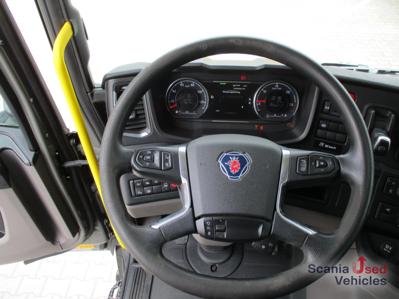 SCANIA P 370 B4x4HA Koffer mit Lbw. - משאית תיבה: תמונה 3 SCANIA P 370 B4x4HA Koffer mit Lbw. - משאית תיבה: תמונה 3