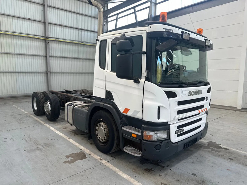 Scania P230 6X2 / Essieu relevable directionnel / Stuurbare liftas / Steerable lift axle / RETARDER / 481205 - משאית עם שלדת תא: תמונה 5 Scania P230 6X2 / Essieu relevable directionnel / Stuurbare liftas / Steerable lift axle / RETARDER / 481205 - משאית עם שלדת תא: תמונה 5