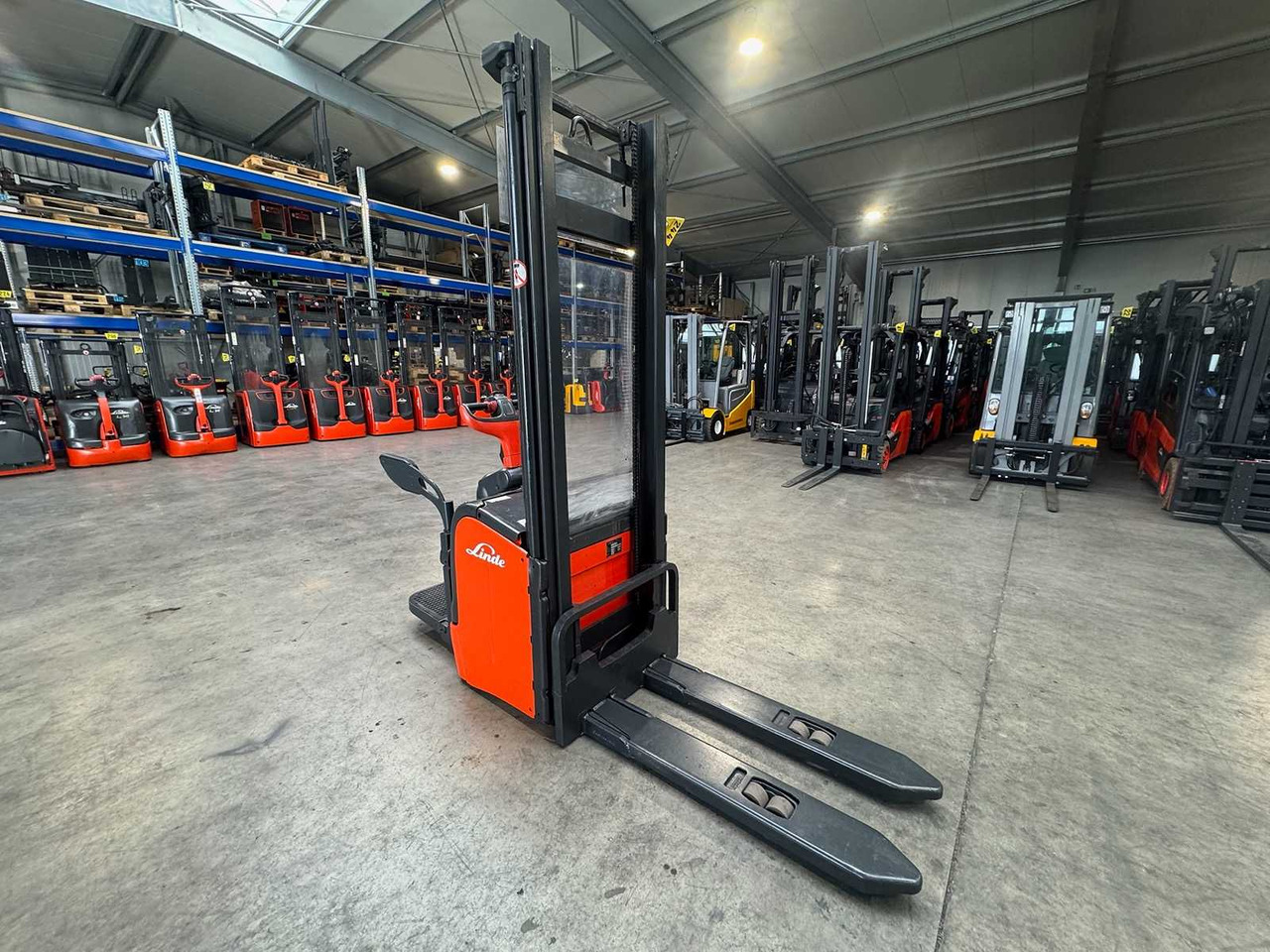 04/2012 SERVICE +UVV 10/2026 LINDE L14AP 1.400KG PALLET TRUCK ANT 2.364 HOURS - מלגזה: תמונה 5 04/2012 SERVICE +UVV 10/2026 LINDE L14AP 1.400KG PALLET TRUCK ANT 2.364 HOURS - מלגזה: תמונה 5