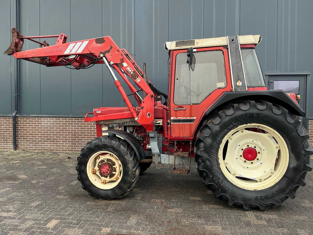 1982 INTERNATIONAL HARVESTER 845 XL ALL-WHEEL DRIVE FARM TRACTOR - טרקטור חקלאי: תמונה 3 1982 INTERNATIONAL HARVESTER 845 XL ALL-WHEEL DRIVE FARM TRACTOR - טרקטור חקלאי: תמונה 3