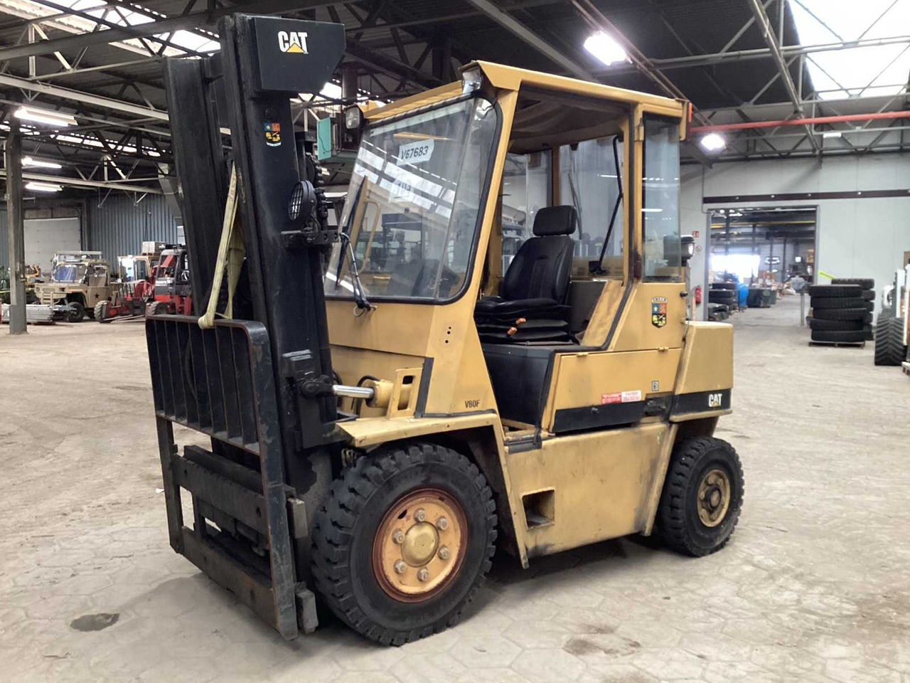1992 CATERPILLAR V80 F FORKLIFT - מלגזה: תמונה 1 1992 CATERPILLAR V80 F FORKLIFT - מלגזה: תמונה 1