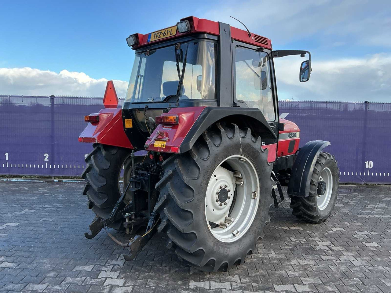 1999 CASE IH 4230 XL ALL-WHEEL DRIVE FARM TRACTOR - טרקטור חקלאי: תמונה 4 1999 CASE IH 4230 XL ALL-WHEEL DRIVE FARM TRACTOR - טרקטור חקלאי: תמונה 4