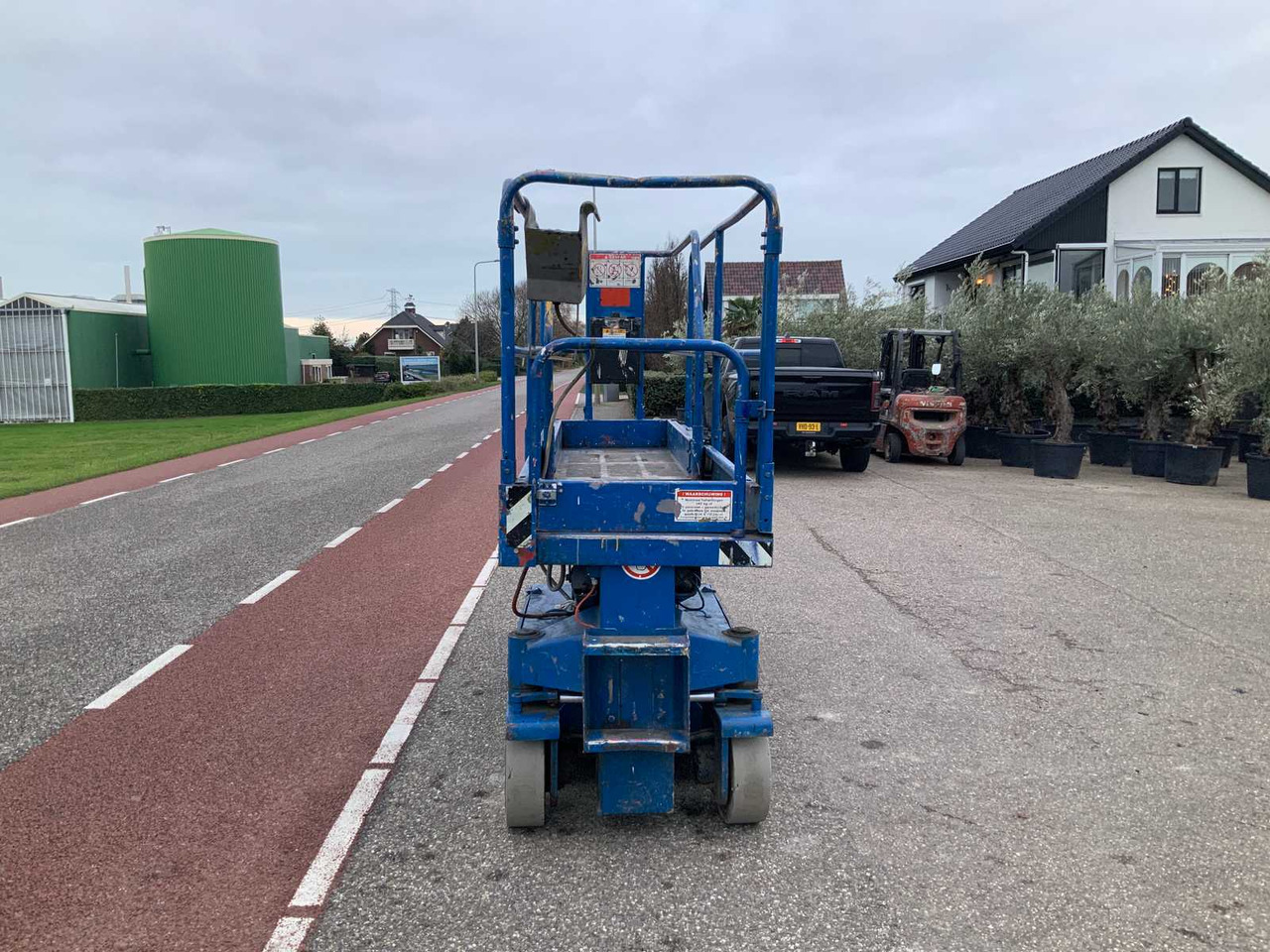 1999 UPRIGHT SL20 AERIAL PLATFORM - פלטפורמה אווירית: תמונה 4 1999 UPRIGHT SL20 AERIAL PLATFORM - פלטפורמה אווירית: תמונה 4