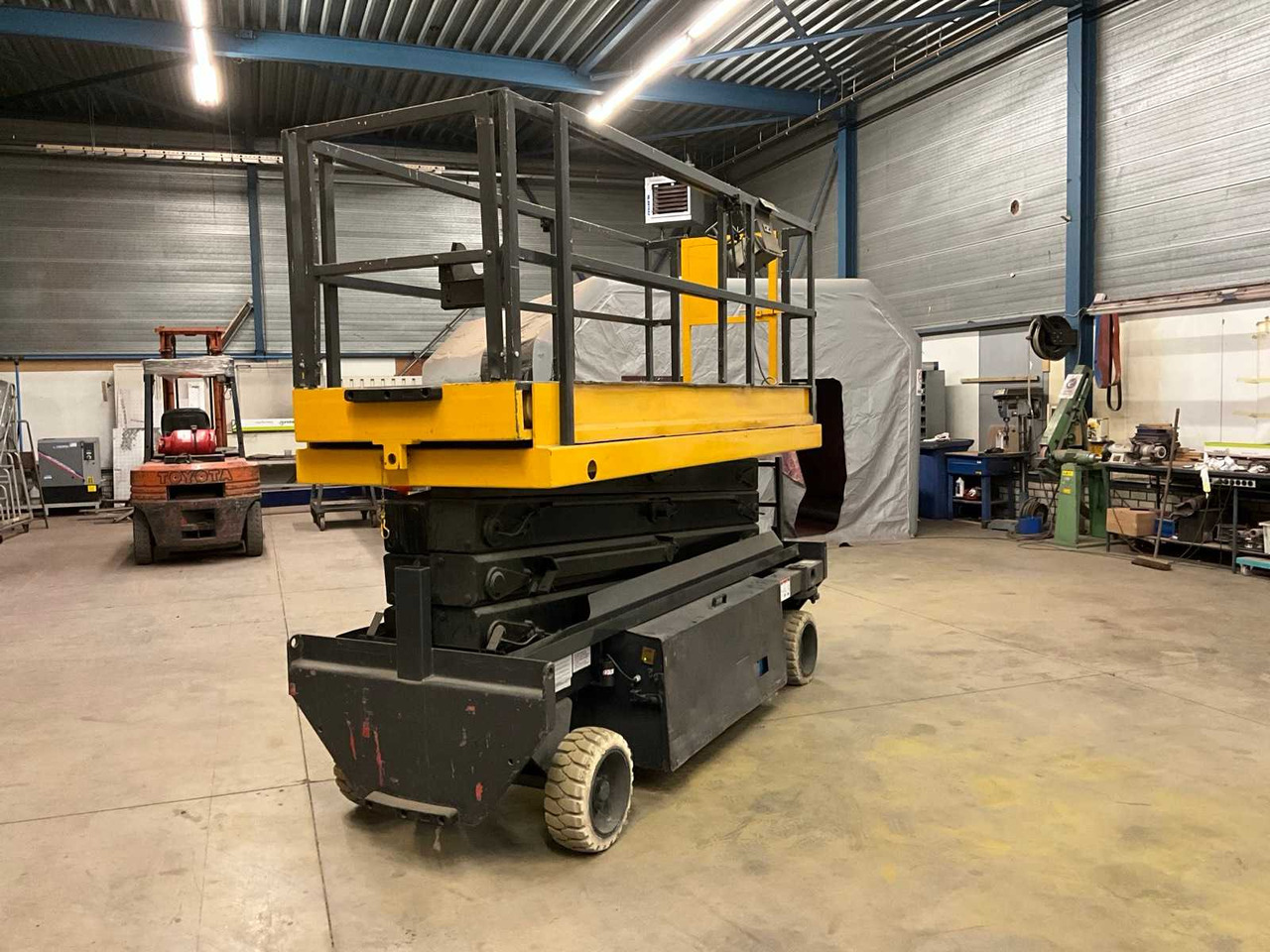 2000 HOLLAND LIFT MONOSTAR SCISSOR BOOM LIFT - פלטפורמה אווירית: תמונה 1 2000 HOLLAND LIFT MONOSTAR SCISSOR BOOM LIFT - פלטפורמה אווירית: תמונה 1