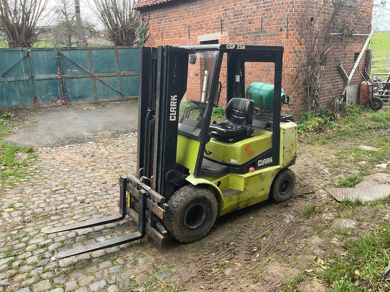 2001 CLARK CGP 25 H FORKLIFT - מלגזה: תמונה 2 2001 CLARK CGP 25 H FORKLIFT - מלגזה: תמונה 2