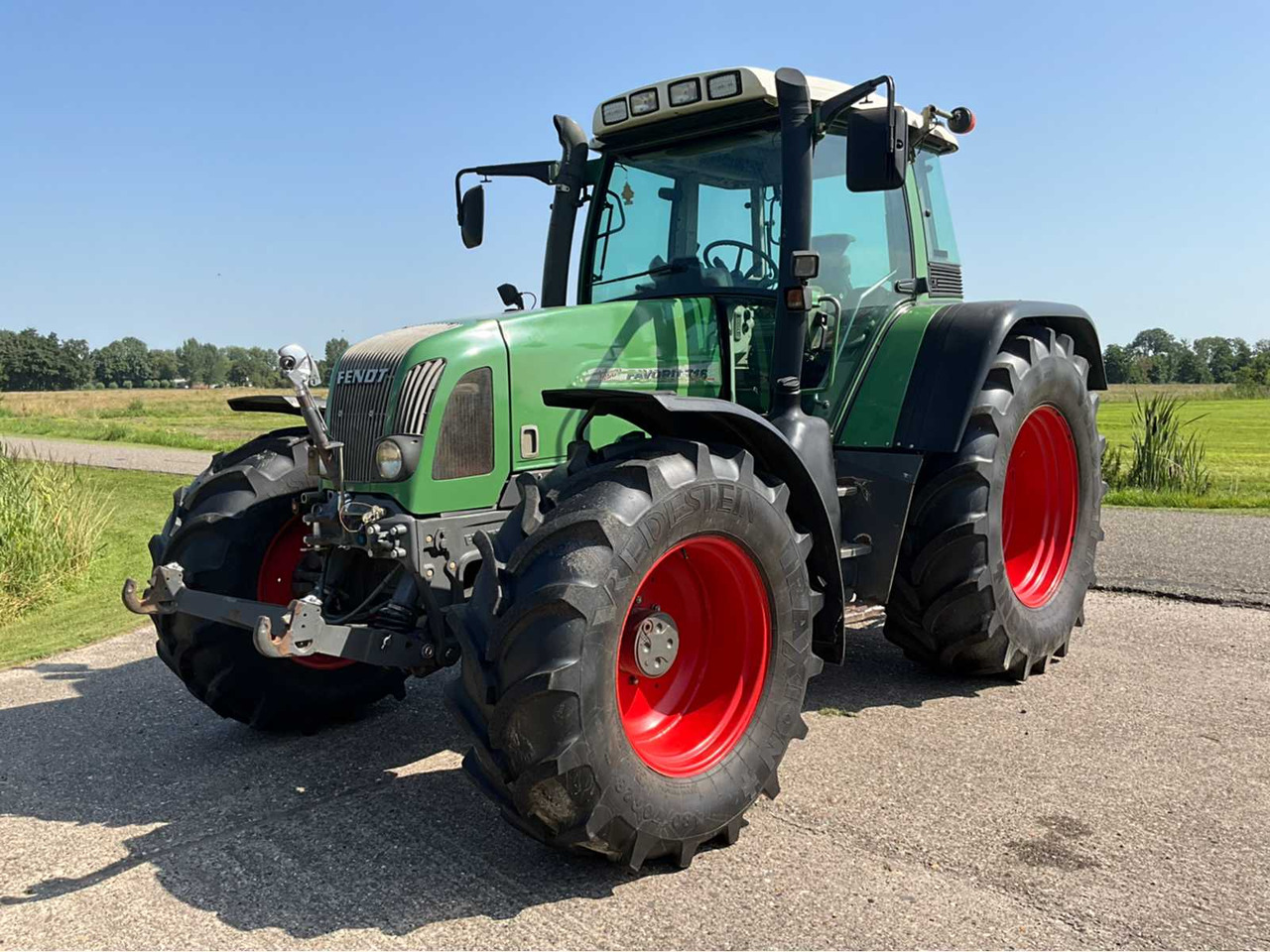 2001 FENDT FAVORIT 716 VARIO ALL-WHEEL DRIVE FARM TRACTOR - טרקטור חקלאי: תמונה 1 2001 FENDT FAVORIT 716 VARIO ALL-WHEEL DRIVE FARM TRACTOR - טרקטור חקלאי: תמונה 1