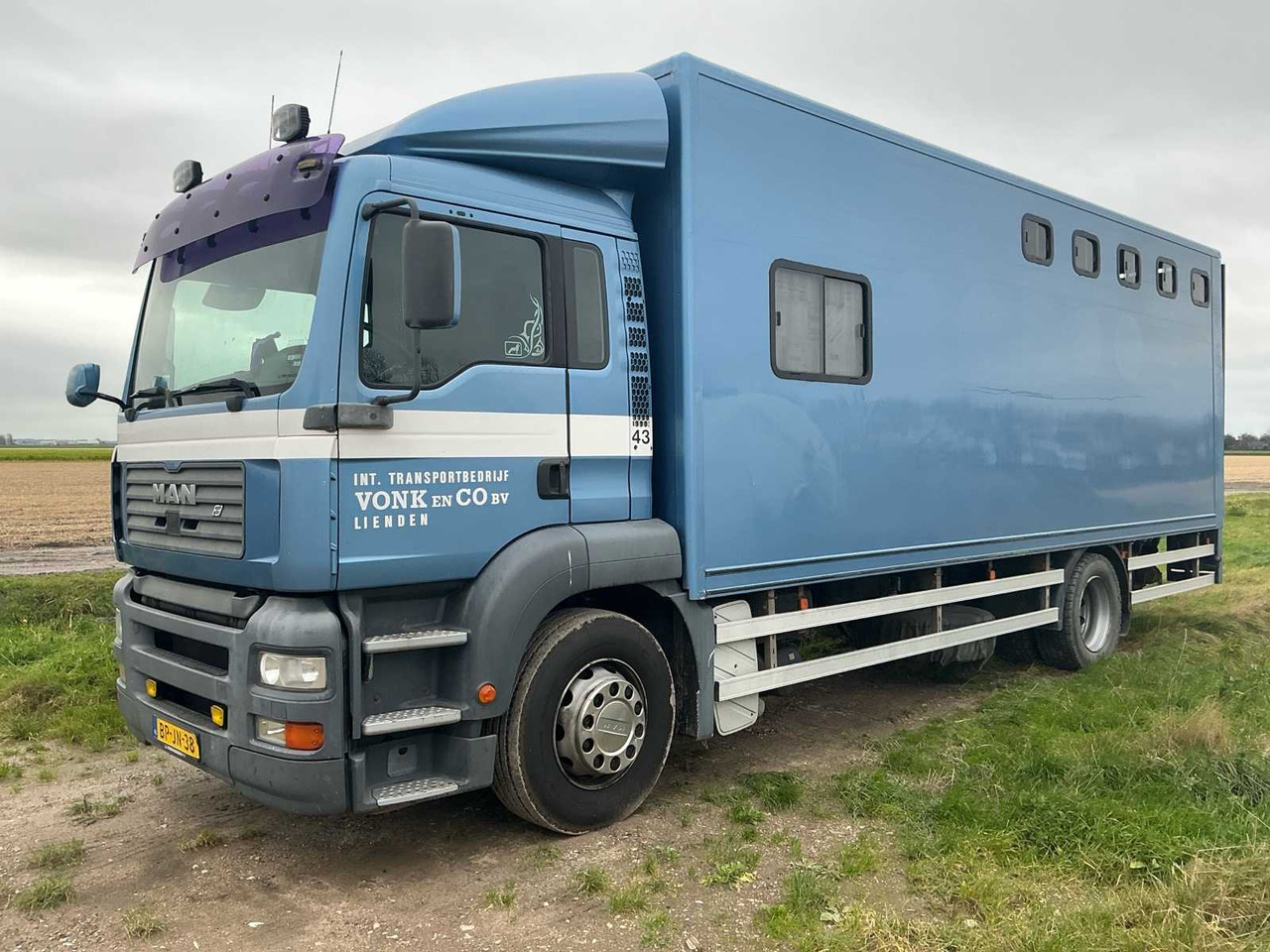 2004 MAN H09 CATTLE TRUCK - משאית: תמונה 1 2004 MAN H09 CATTLE TRUCK - משאית: תמונה 1