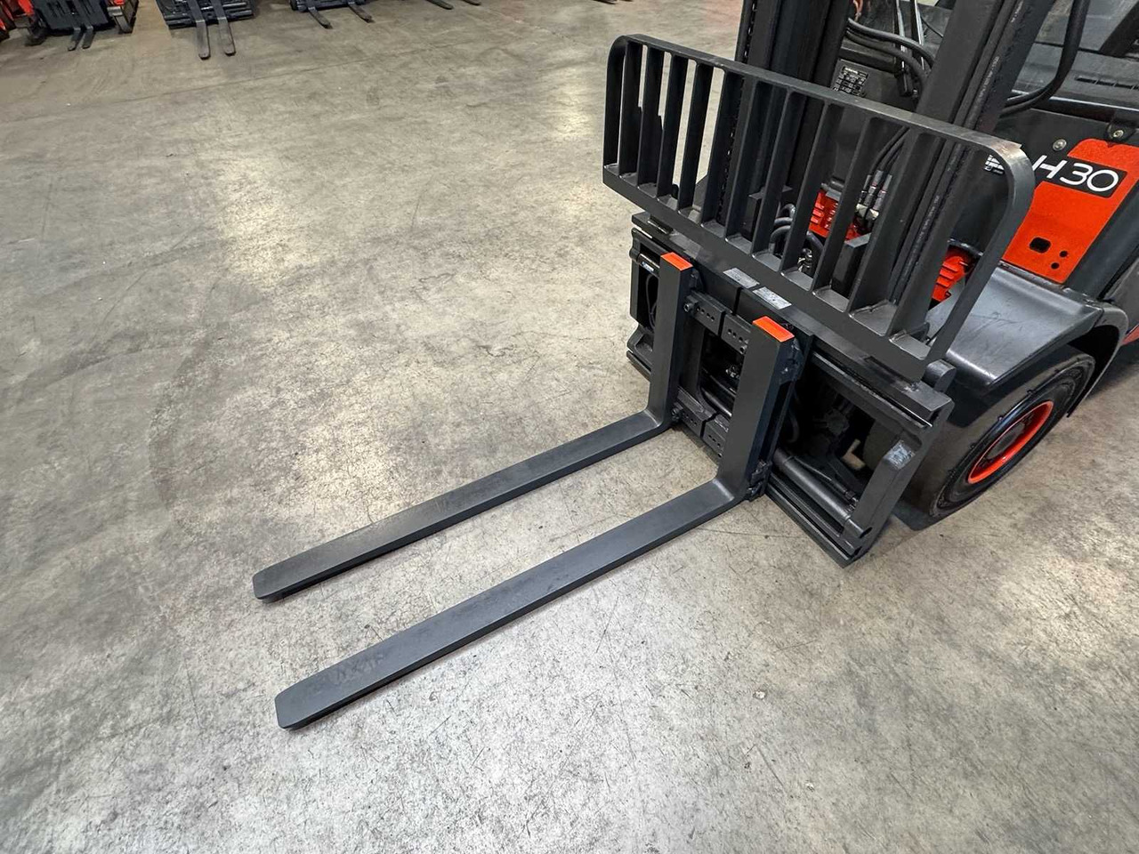 2006 LINDE H30T 3.000KG 3.+4. - מלגזה: תמונה 3 2006 LINDE H30T 3.000KG 3.+4. - מלגזה: תמונה 3