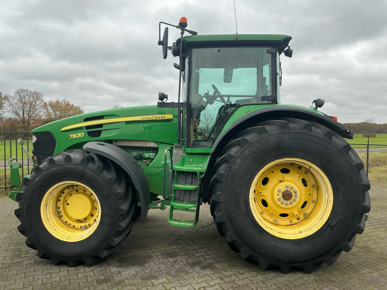 2007 JOHN DEERE 7830 FOUR WHEEL DRIVE FARM TRACTOR - טרקטור חקלאי: תמונה 5 2007 JOHN DEERE 7830 FOUR WHEEL DRIVE FARM TRACTOR - טרקטור חקלאי: תמונה 5