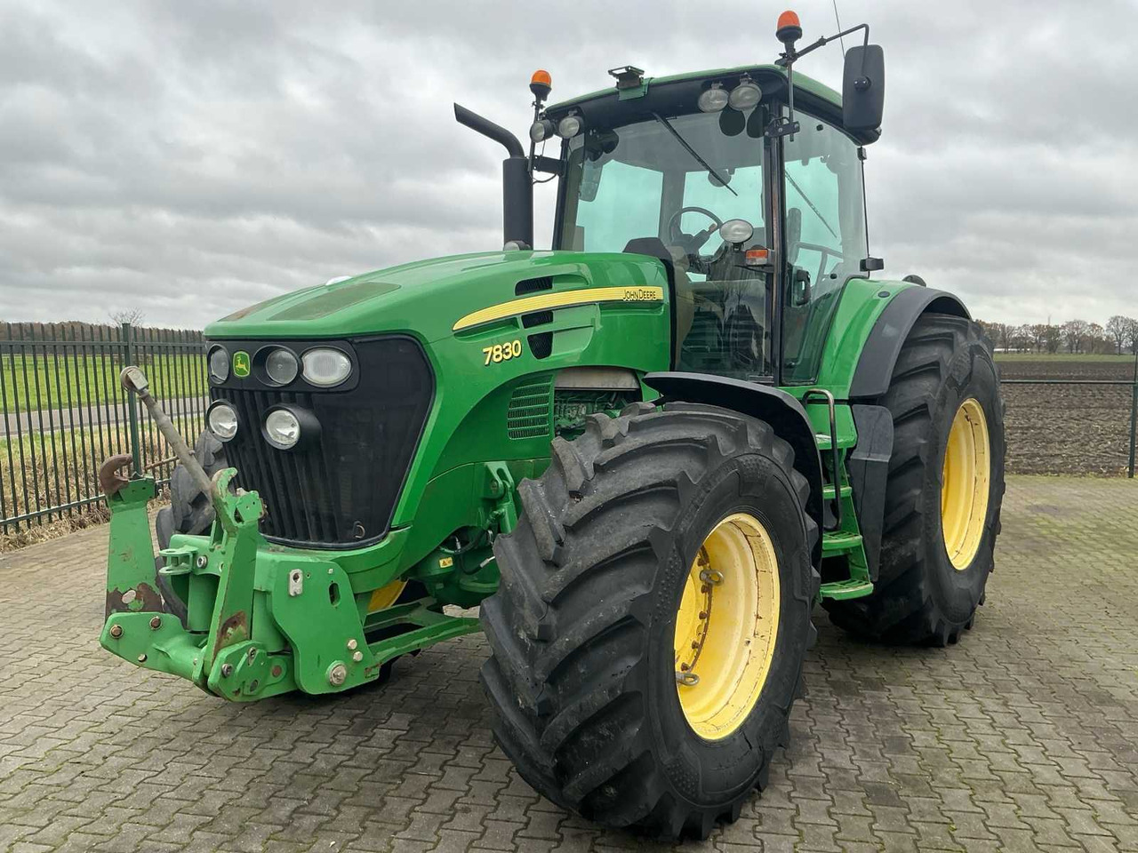 2007 JOHN DEERE 7830 FOUR WHEEL DRIVE FARM TRACTOR - טרקטור חקלאי: תמונה 1 2007 JOHN DEERE 7830 FOUR WHEEL DRIVE FARM TRACTOR - טרקטור חקלאי: תמונה 1