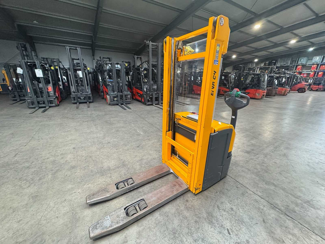 2011 JUNGHEINRICH EJC220 2,000KG STACKER PALLET TRUCK ANT 2,045 HOURS - מלגזה: תמונה 3 2011 JUNGHEINRICH EJC220 2,000KG STACKER PALLET TRUCK ANT 2,045 HOURS - מלגזה: תמונה 3