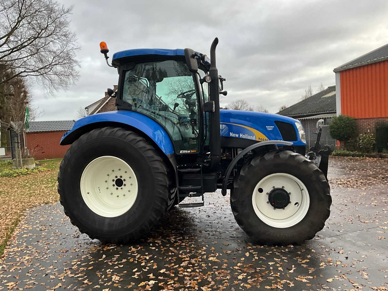 2011 NEW HOLLAND T6020 ELITE FOUR WHEEL DRIVE FARM TRACTOR - טרקטור חקלאי: תמונה 4 2011 NEW HOLLAND T6020 ELITE FOUR WHEEL DRIVE FARM TRACTOR - טרקטור חקלאי: תמונה 4