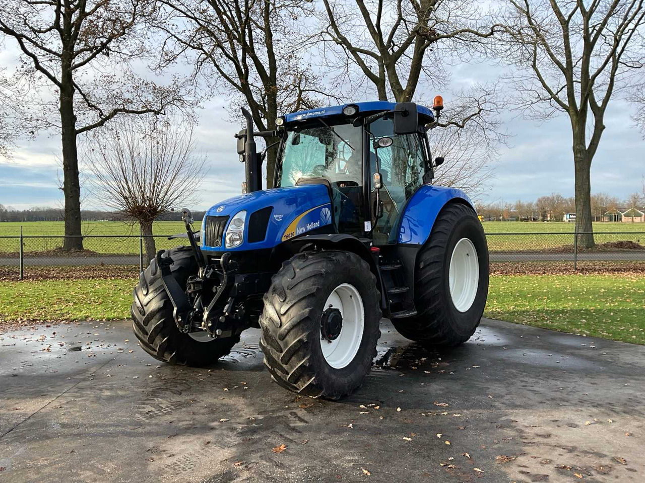 2011 NEW HOLLAND T6020 ELITE FOUR WHEEL DRIVE FARM TRACTOR - טרקטור חקלאי: תמונה 1 2011 NEW HOLLAND T6020 ELITE FOUR WHEEL DRIVE FARM TRACTOR - טרקטור חקלאי: תמונה 1