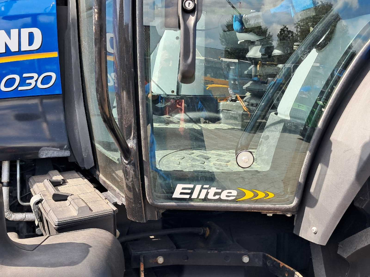 2011 NEW HOLLAND T6030 ELITE FOUR WHEEL DRIVE FARM TRACTOR - טרקטור חקלאי: תמונה 4 2011 NEW HOLLAND T6030 ELITE FOUR WHEEL DRIVE FARM TRACTOR - טרקטור חקלאי: תמונה 4