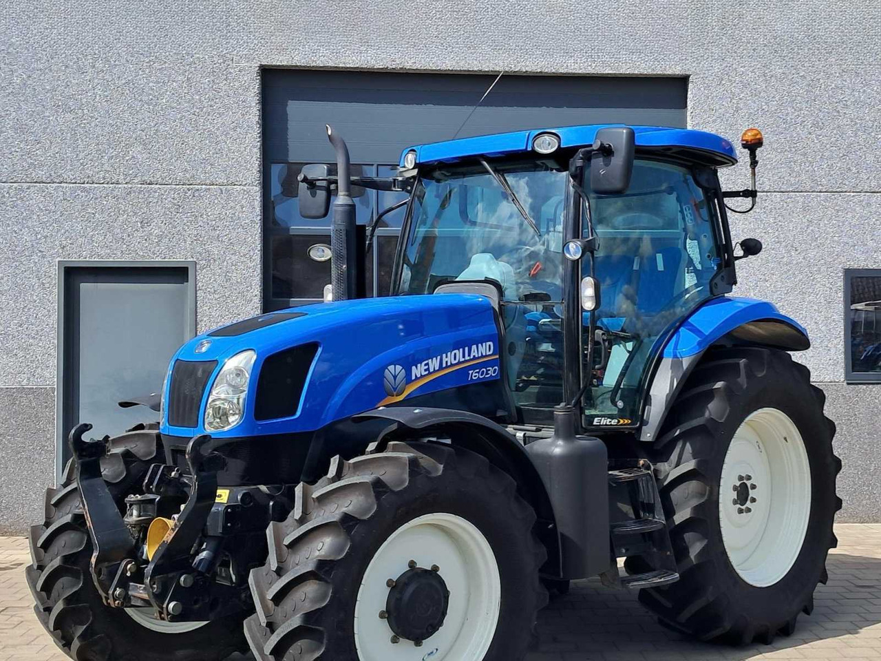 2011 NEW HOLLAND T6030 ELITE FOUR WHEEL DRIVE FARM TRACTOR - טרקטור חקלאי: תמונה 1 2011 NEW HOLLAND T6030 ELITE FOUR WHEEL DRIVE FARM TRACTOR - טרקטור חקלאי: תמונה 1